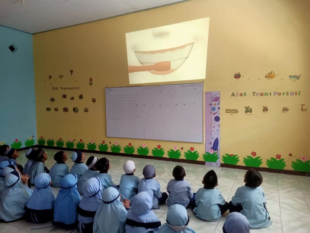 Penyuluhan Gigi dan Pemberian Obat Cacing - PG & TK Plus Imam Muslim