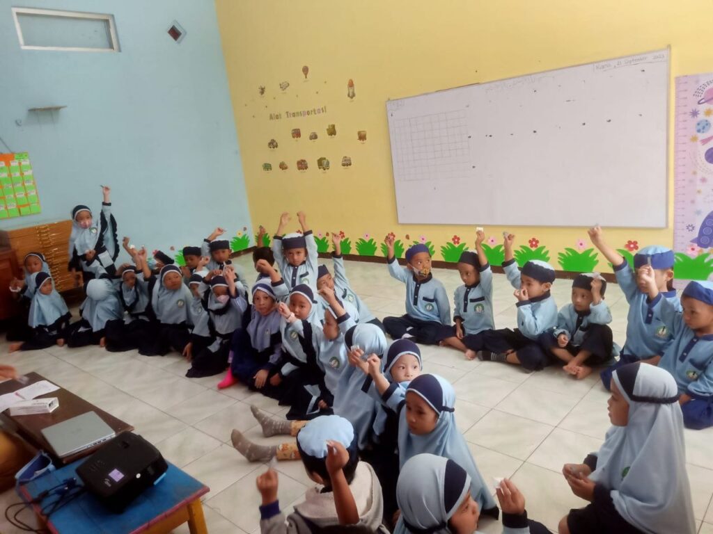 Penyuluhan Gigi dan Pemberian Obat Cacing - PG & TK Plus Imam Muslim
